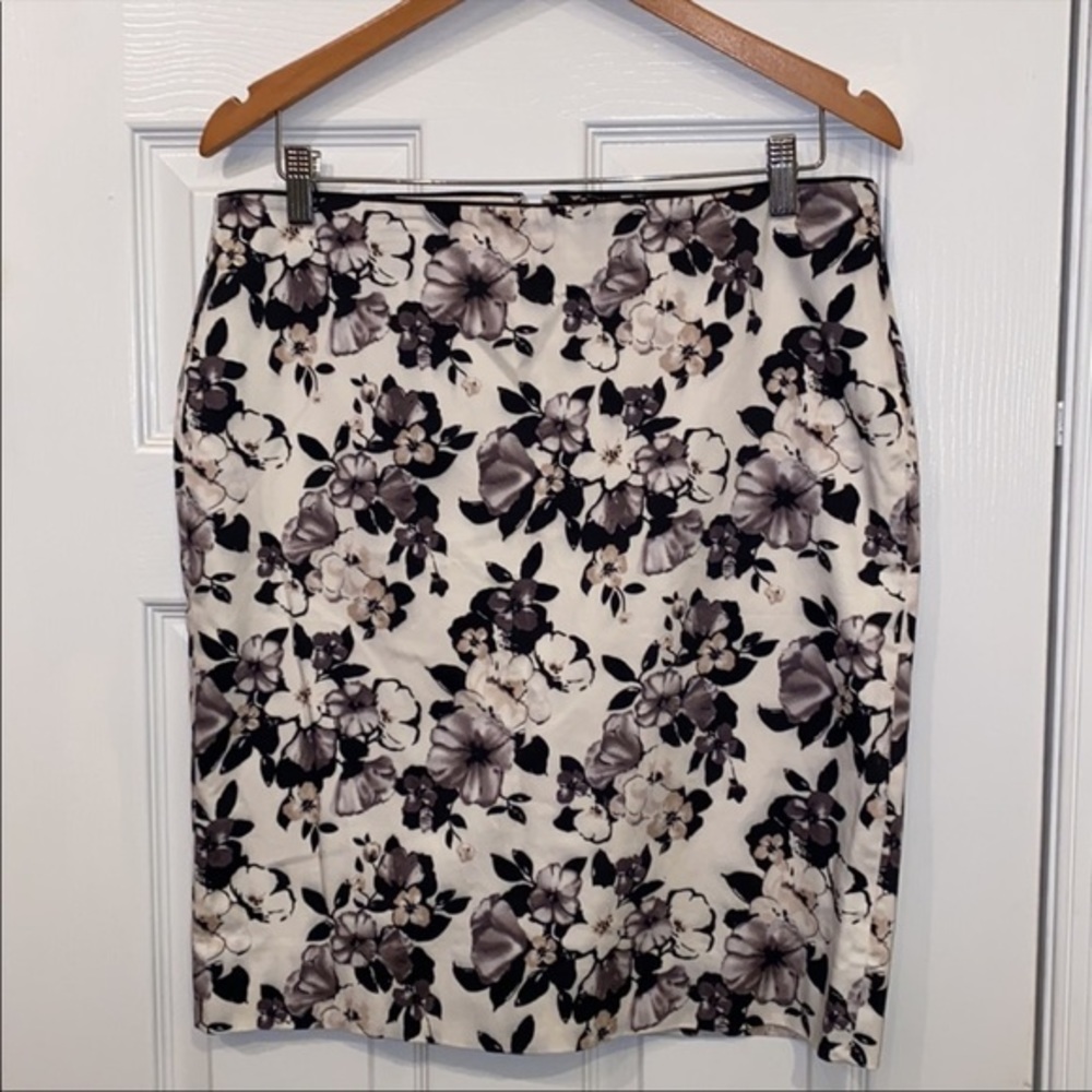 White House Black Market floral Pencil Skirt - 10